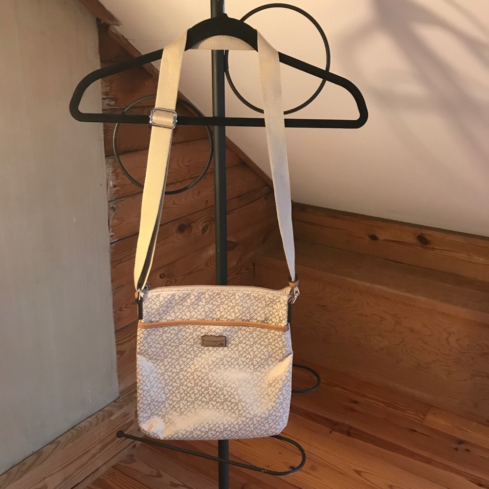 Tommy Hilfiger Beige Crossbody Purse, EUC, 10x11 - Picture 1 of 14